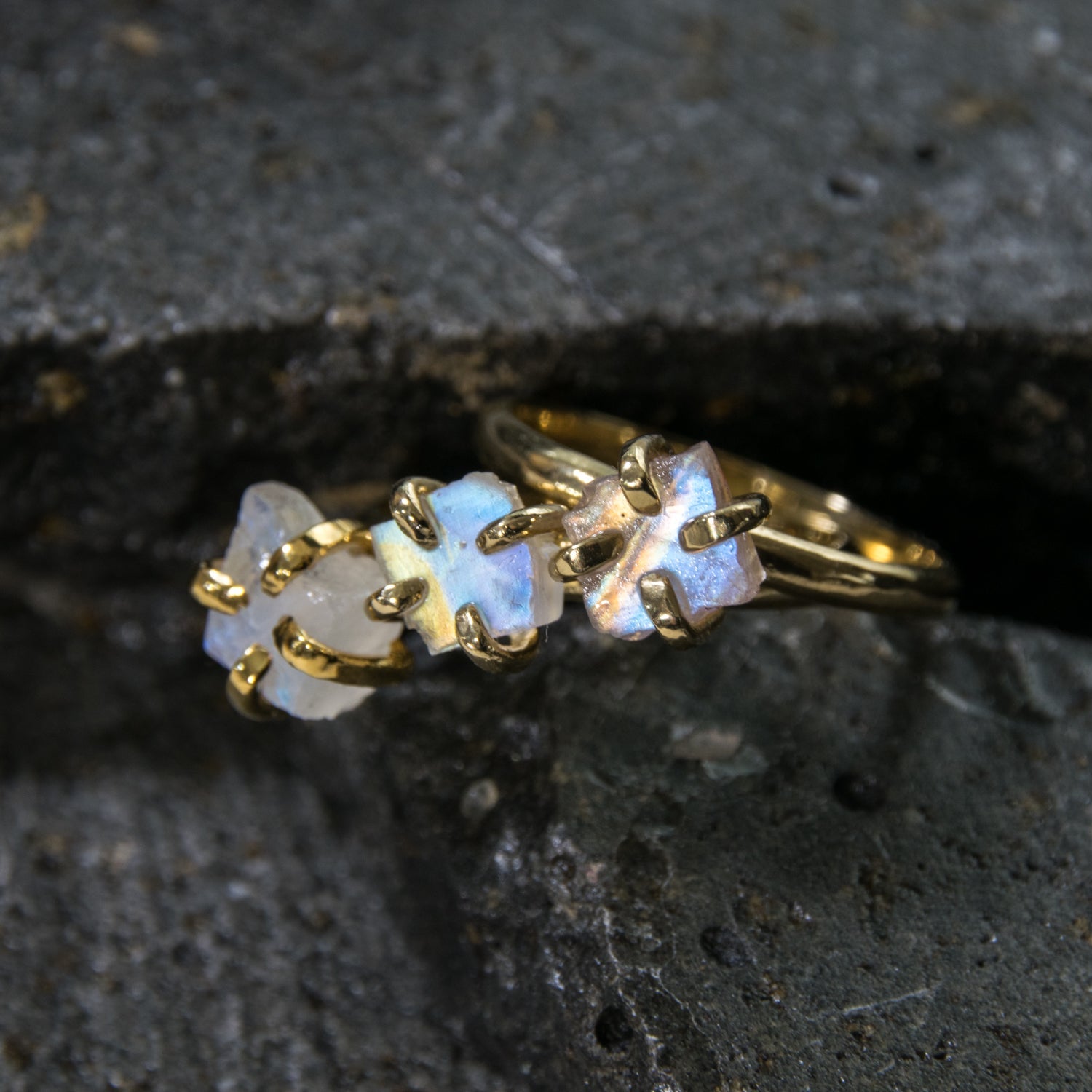 Moonstone Jewelry: Discover the Healing Power and Mystical Beauty of Rainbow Moonstone