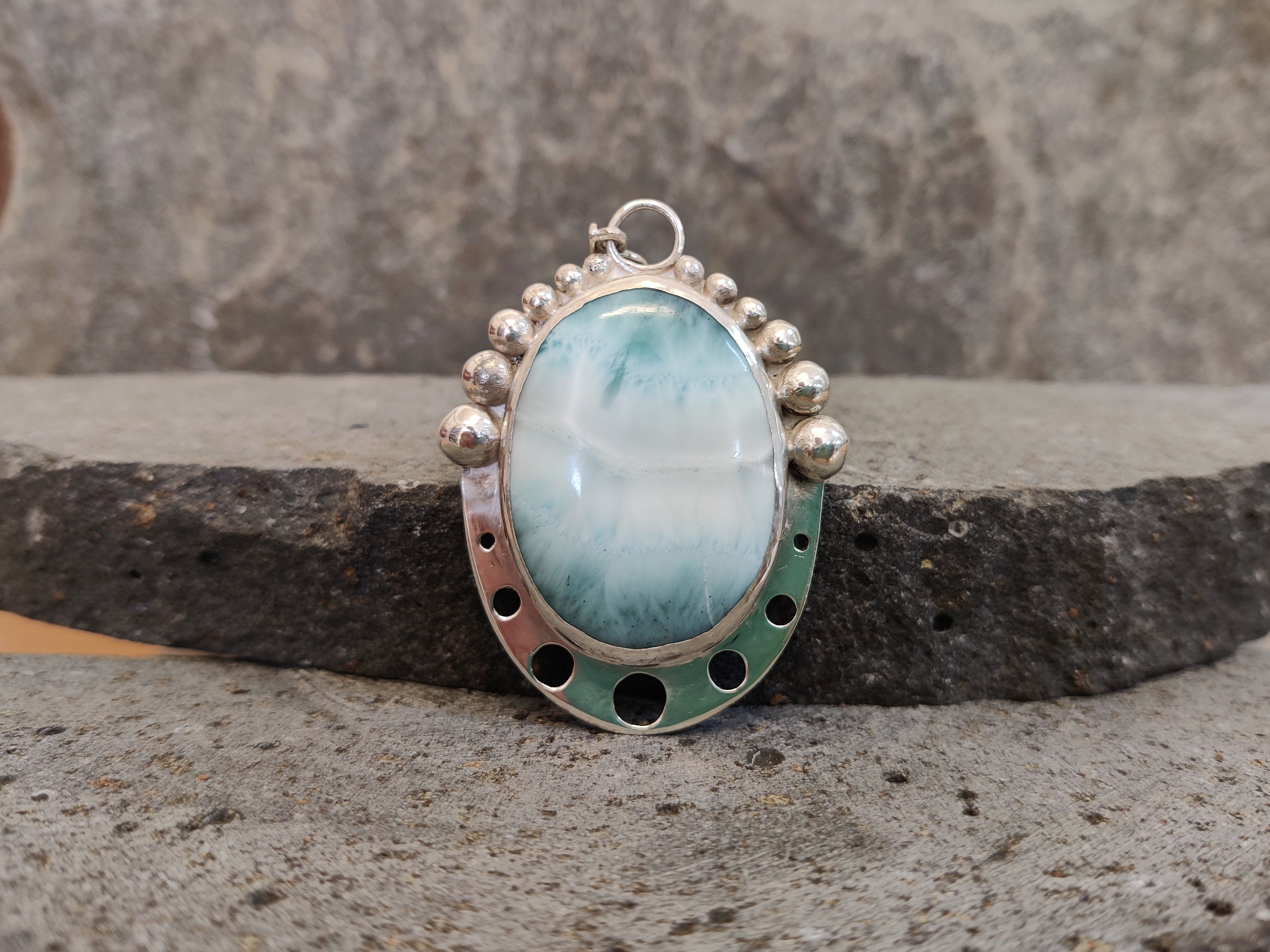 The Power of Gemstones: How to Choose the Right Gemstone for Your Jewelry