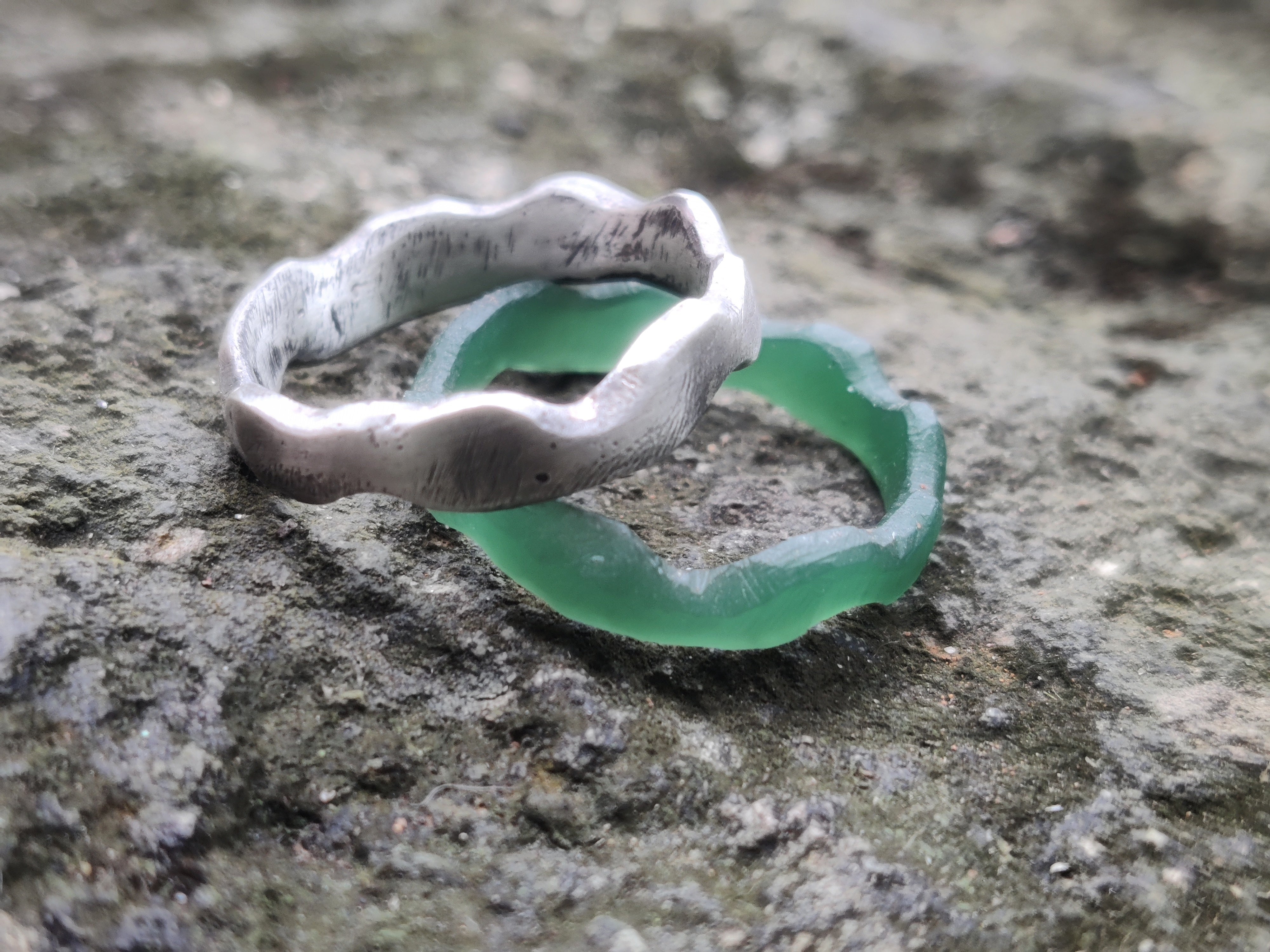 Creative jewelry experience in Koh Chang, combining wax models and silver finishing for unique rings.