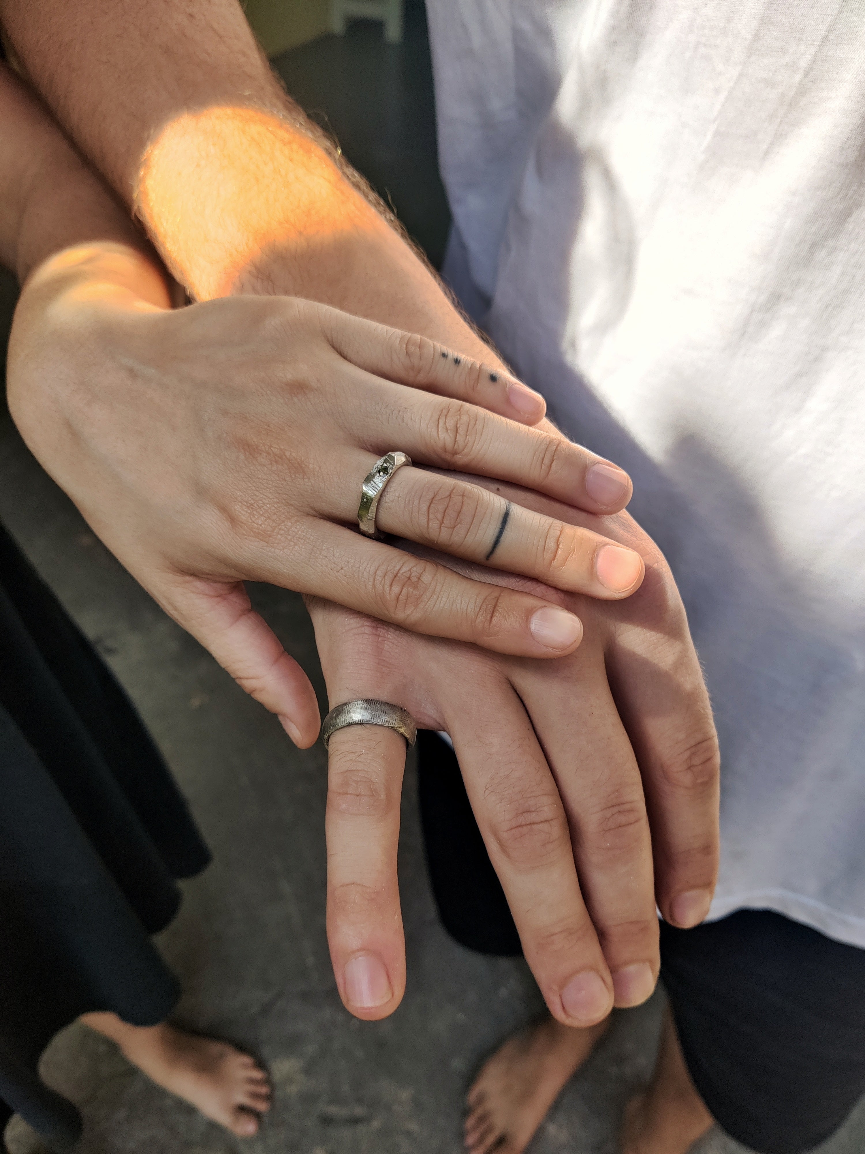 Couples jewelry workshop in Koh Chang, making silver rings together in Thailand.